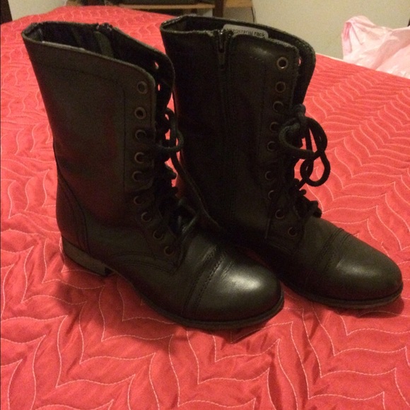 Combat boot