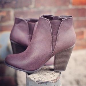 💥FLASH SALE💥 Fergalicious Punch Bootie