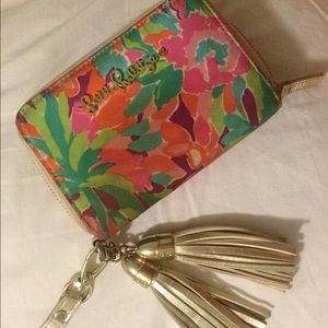 Lilly Pulitzer wristlet in Multi LuLu