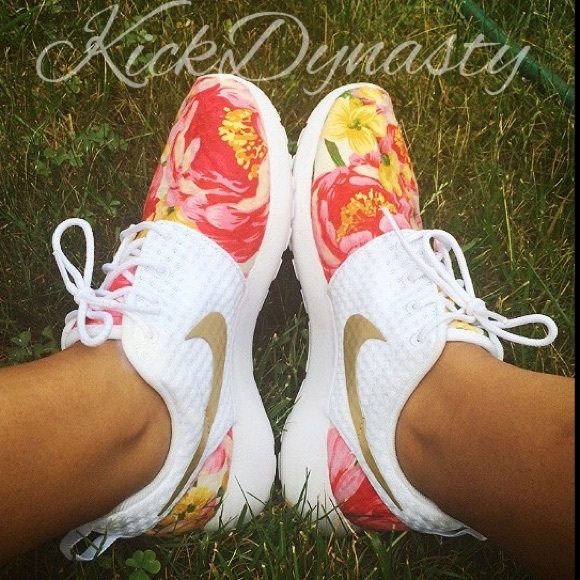 Custom Nike Roshe Run Floral Gold White - Picture 2 of 4
