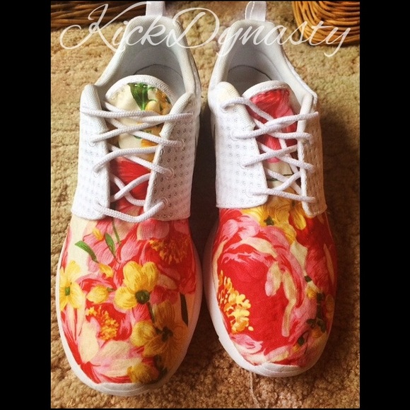 Custom Nike Roshe Run Floral Gold White - Picture 4 of 4
