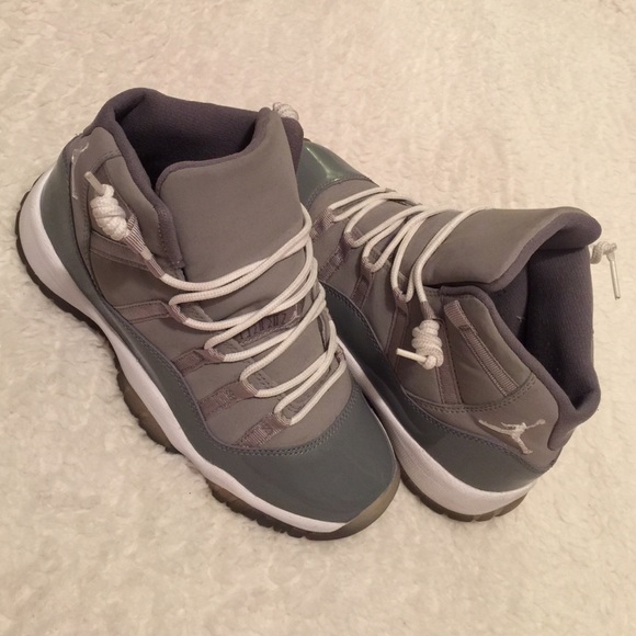 Jordan XI 11 Retro Gray 4Y Boys = 6 Women's