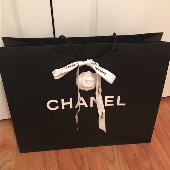 CHANEL large shopping bag.