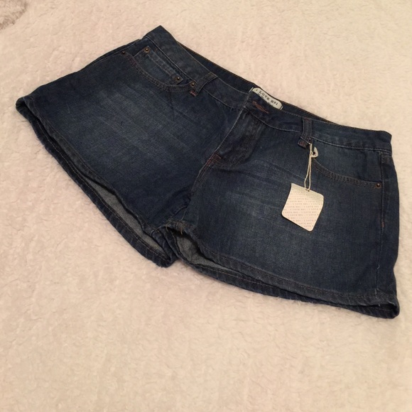 I love H 81 denim shorts (heritage)