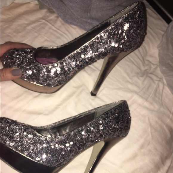 Madden Girl Shoes - Madden Girl Silver Platform Closed Toe Heels sz 8