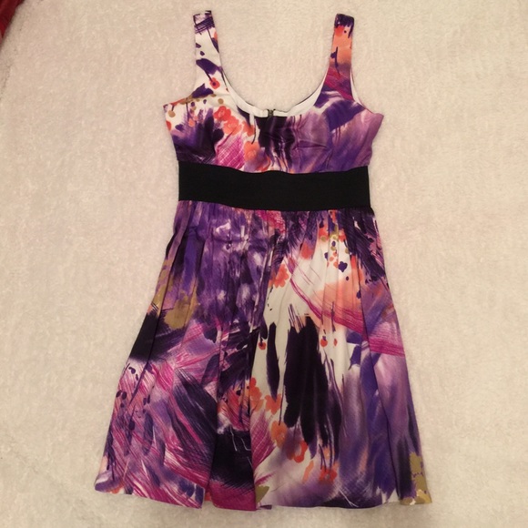 Sleeveless purple pattern dress