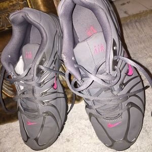 8.5 Gray / Pink Nike