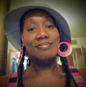 Meet your Posher, Kendra