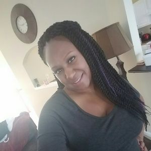 Meet your Posher, Monique