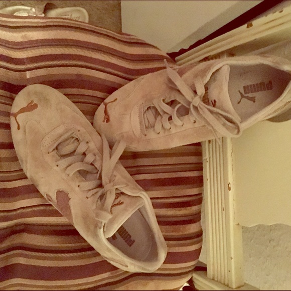 Nice pair of Puma tennis shoes