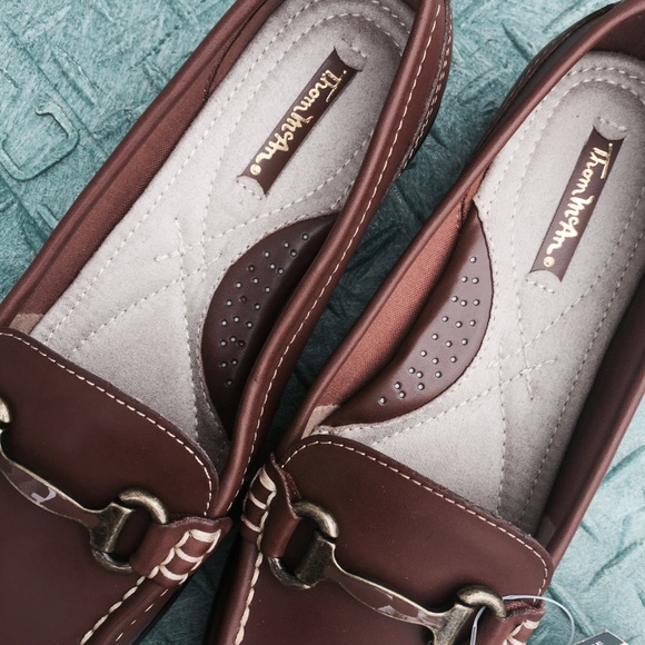 BNIB & NWT! Thom McAn Leather Womens Loafers - 5.5