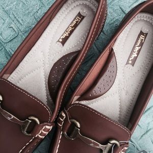 BNIB & NWT! Thom McAn Leather Womens Loafers - 5.5