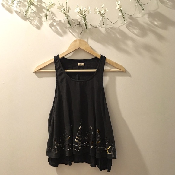 Hollister S top