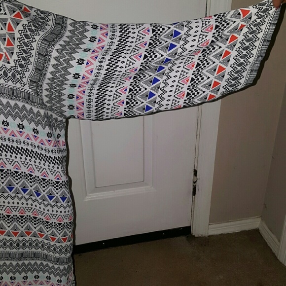 ??Beautiful ?? blouse - Picture 2 of 4