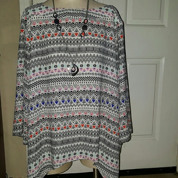 ??Beautiful ?? blouse - Picture 3 of 4