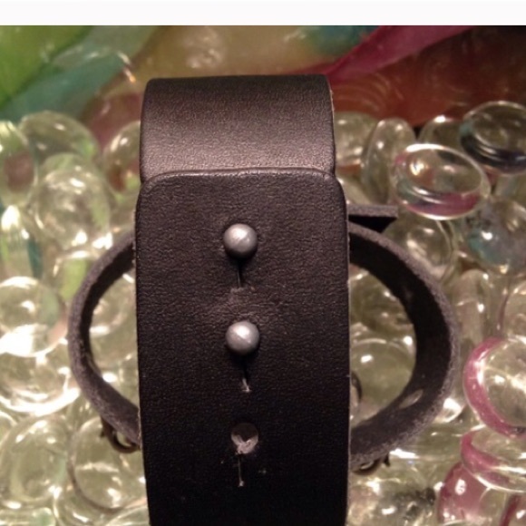 ✝FAITH✝Black Leather Cuff✝ - Picture 3 of 4