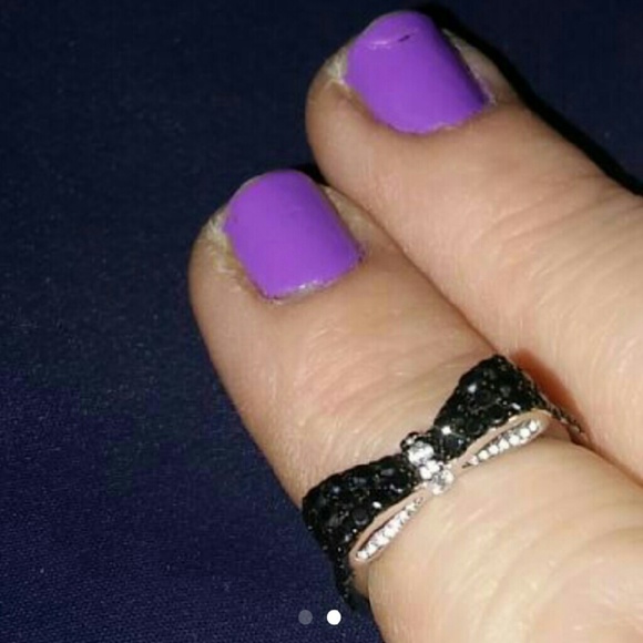 Bow Ring - Picture 1 of 2