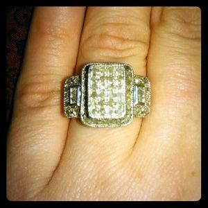 925 Sterling Silver Ring. Size 7. 68 Stone Ring