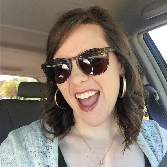 Meet your Posher, Emily