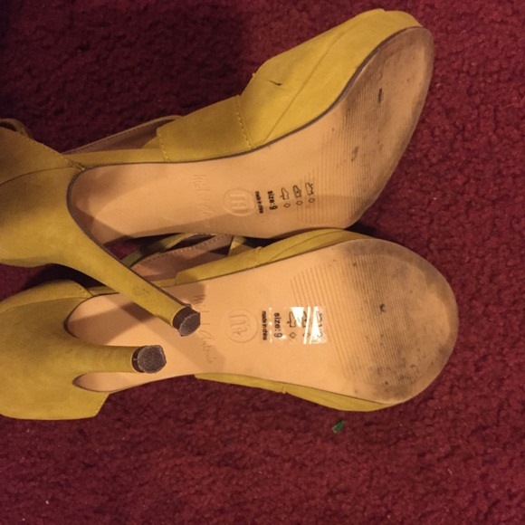 Michael Antonio yellow pumps - Picture 4 of 4