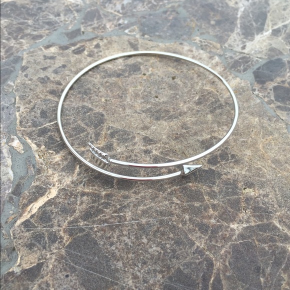 Jewelry - NWOT adjustable arrow bracelet