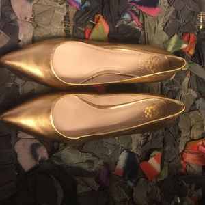Vince Camuto Gold Pointy Toe Kitten Heels Size 11
