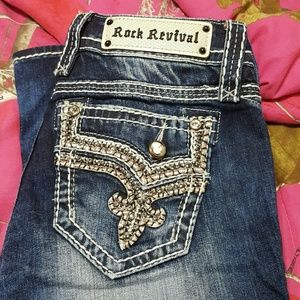 dont buy womens rock revival jeans