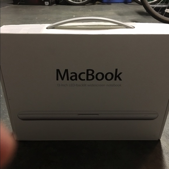 MacBook - Picture 2 of 3