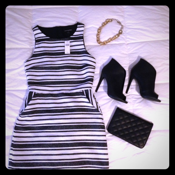 Sleeveless stripe dress