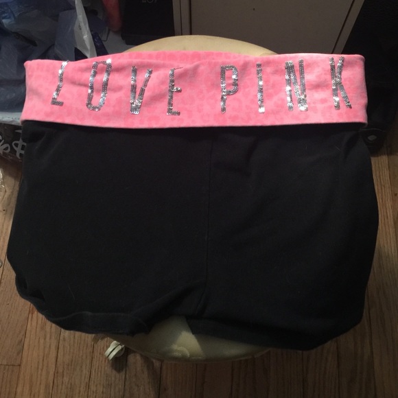 VS PINK YOGA SHORTS 💗 size M