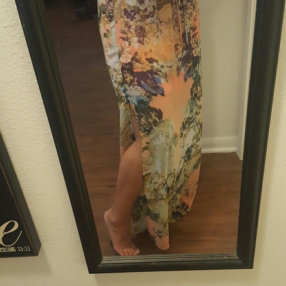 Maxi style dress with lace detail - Picture 3 of 3