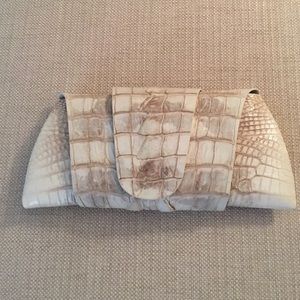 Crocodile clutch