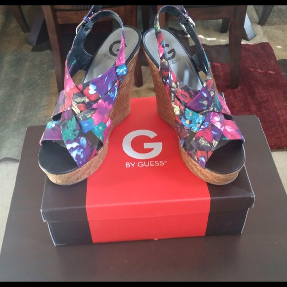 Guess wedges