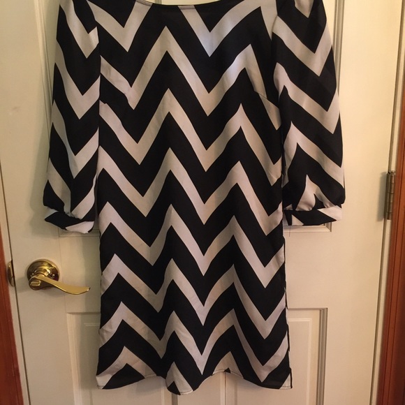 Charlotte Russe Chevron tunic top. - Picture 2 of 4