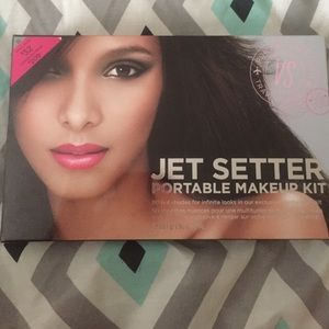 Jet setter portable makeup kit