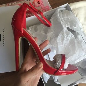 New in box. 5.5 red patent heel . Shoe dazzle