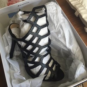 New in box! Size 6 izabella rue heels