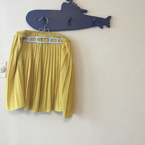 Pleated yellow skirt