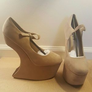 Nude Wedges