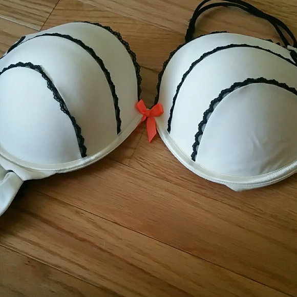 Sexy lil things puuh up vic sec