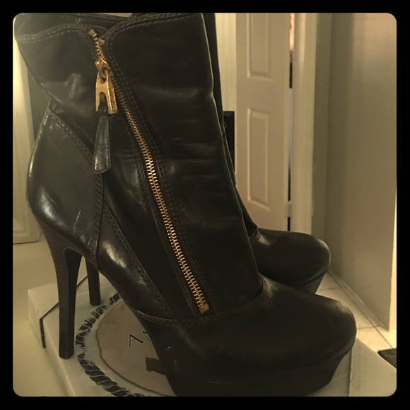 Guess heel boots brown