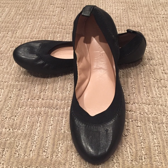 🎉SALE🎉Black Flats Banana Republic Size 7.5