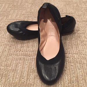 🎉SALE🎉Black Flats Banana Republic Size 7.5