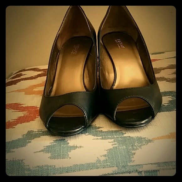 Black wedges