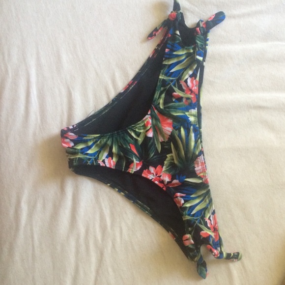 Bikini bottoms floral print