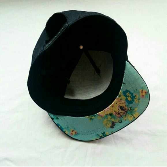 Floral snapback hat - Picture 2 of 3