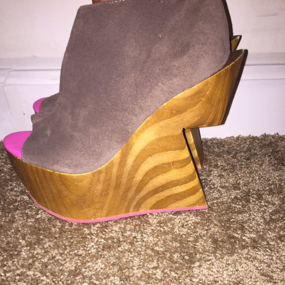 Heel less wedge hills