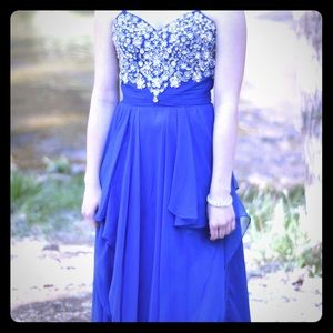 I am selling this beautiful Royal blue dress!