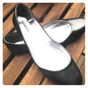 Xhilaration  Silver Flats | Size 9
