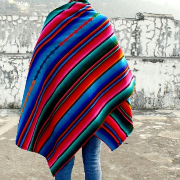 Gorgeous hand made scarf/wrap - Picture 2 of 4